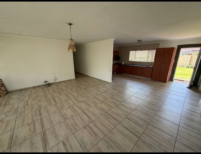 4 BEDROOM HOUSE FOR SALE IN SONNEVELD